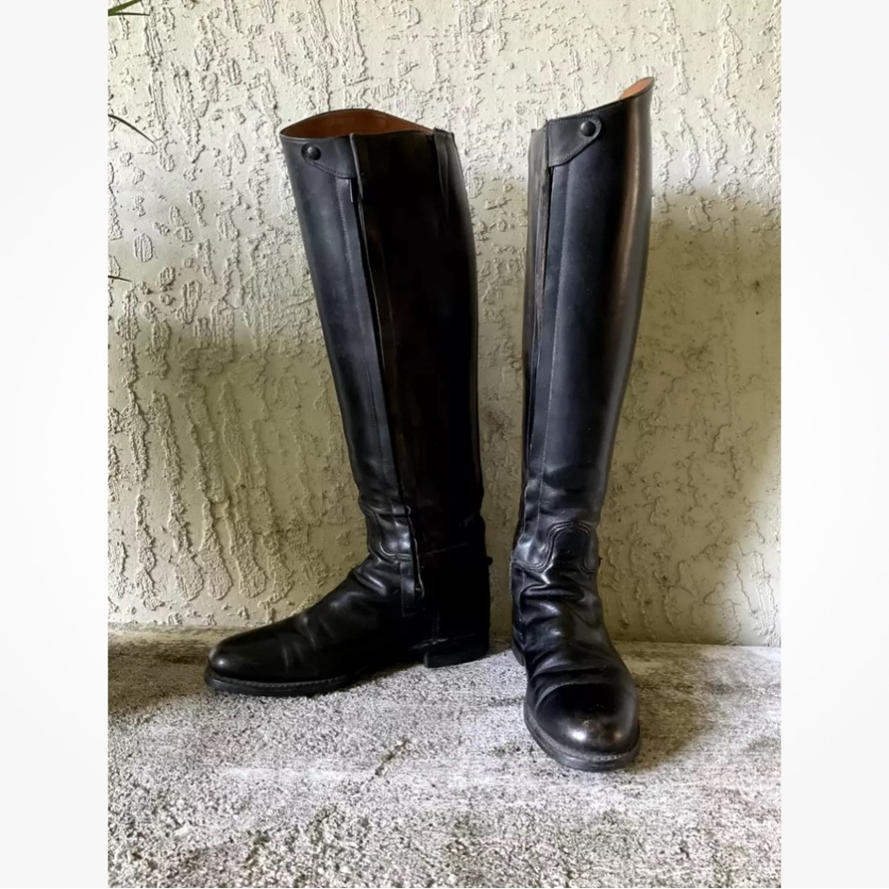 Boots *reserved*